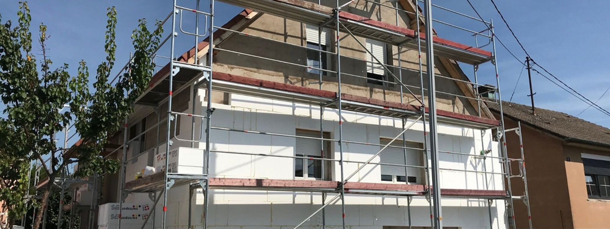 Quels sont les équipements obligatoires pour un échafaudage conforme aux normes ? Haguenau