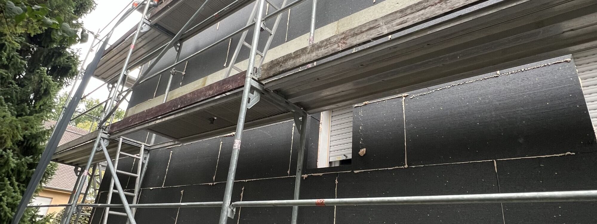 Pourquoi privilégier un échafaudage roulant pour les travaux sur de grandes surfaces ? Wissembourg
