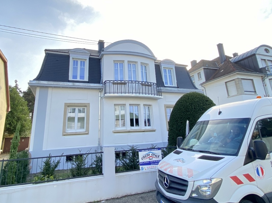 Ravalement de Façade d’une Maison de Maître à Haguenau (proche de Brumath) : Une Prestation Haut de Gamme par Crépi Style Haguenau 2