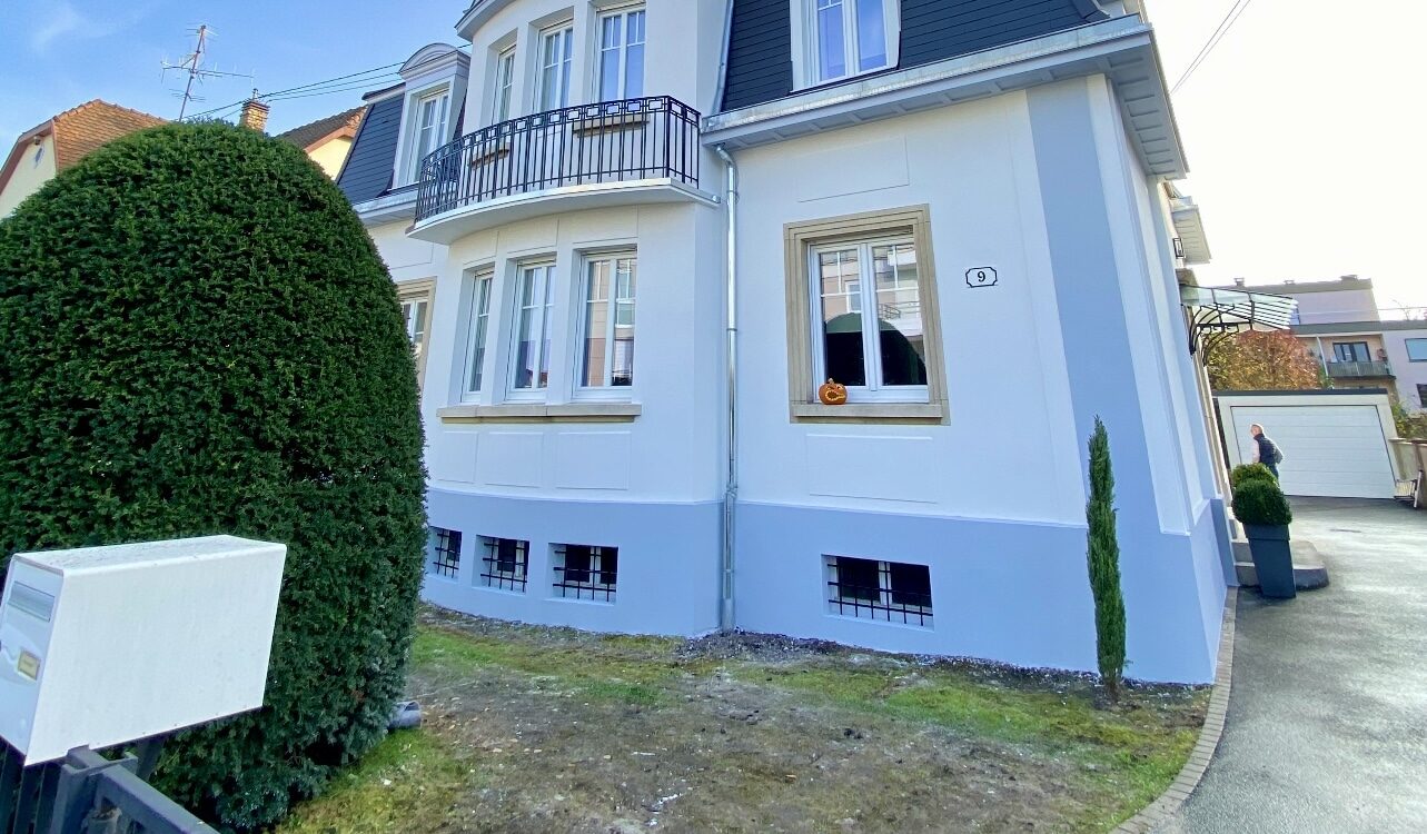 Ravalement de Façade d’une Maison de Maître à Haguenau (proche de Brumath) : Une Prestation Haut de Gamme par Crépi Style Schiltigheim