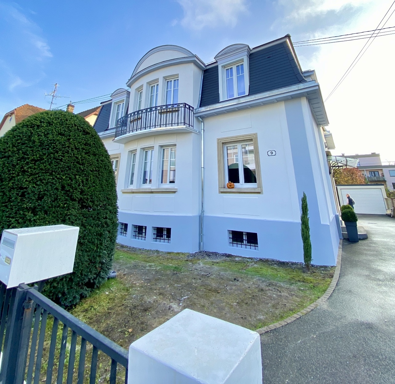 Ravalement de Façade d’une Maison de Maître à Haguenau (proche de Brumath) : Une Prestation Haut de Gamme par Crépi Style Schiltigheim