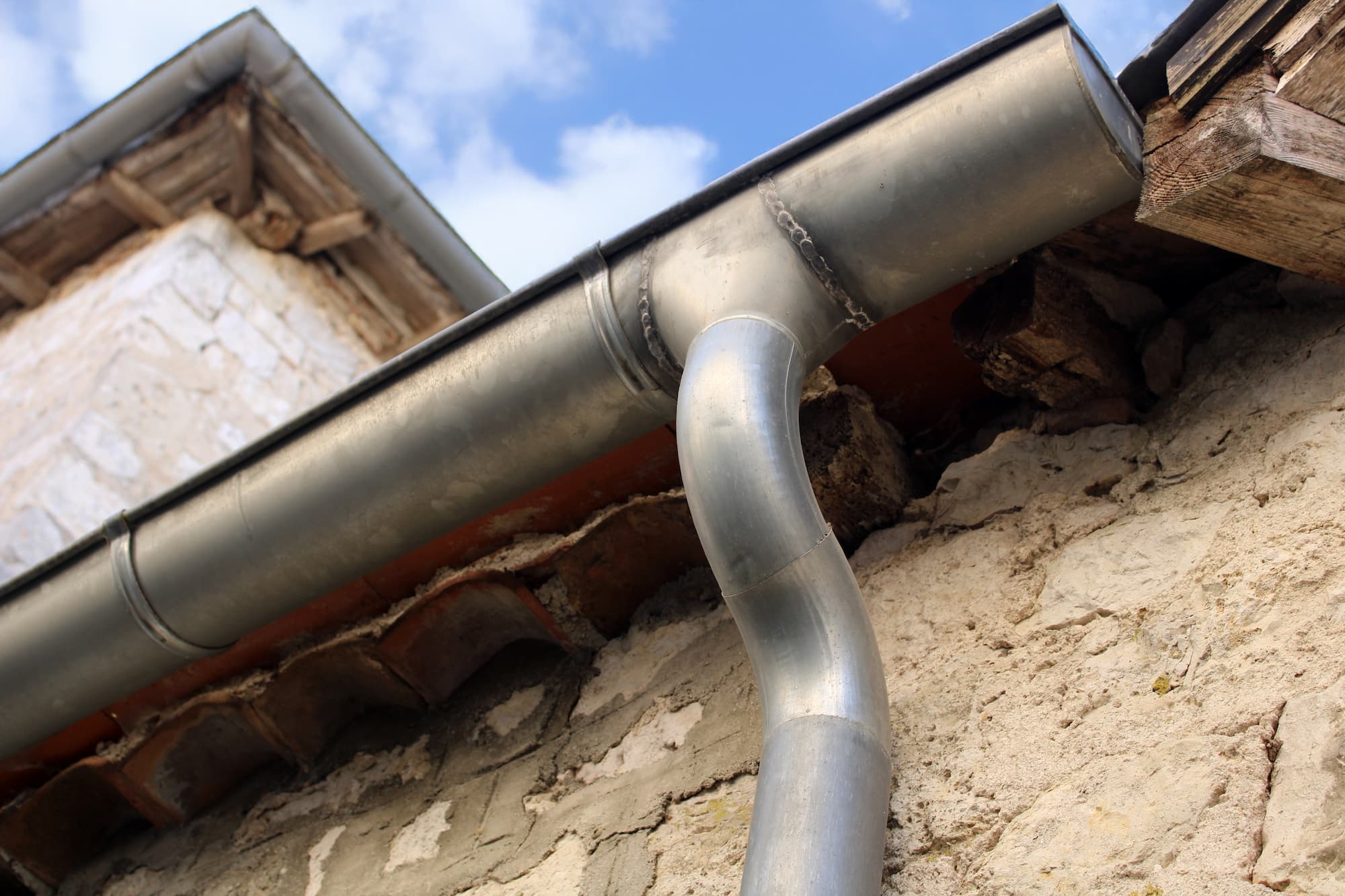 Comment d&eacute;tecter une zinguerie d&eacute;fectueuse avant qu&rsquo;elle ne cause des infiltrations ? Wissembourg