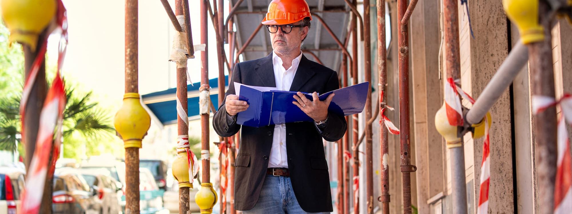 Normes et assurances : que contr&ocirc;le un expert lors du montage d&rsquo;un &eacute;chafaudage ? H&oelig;nheim