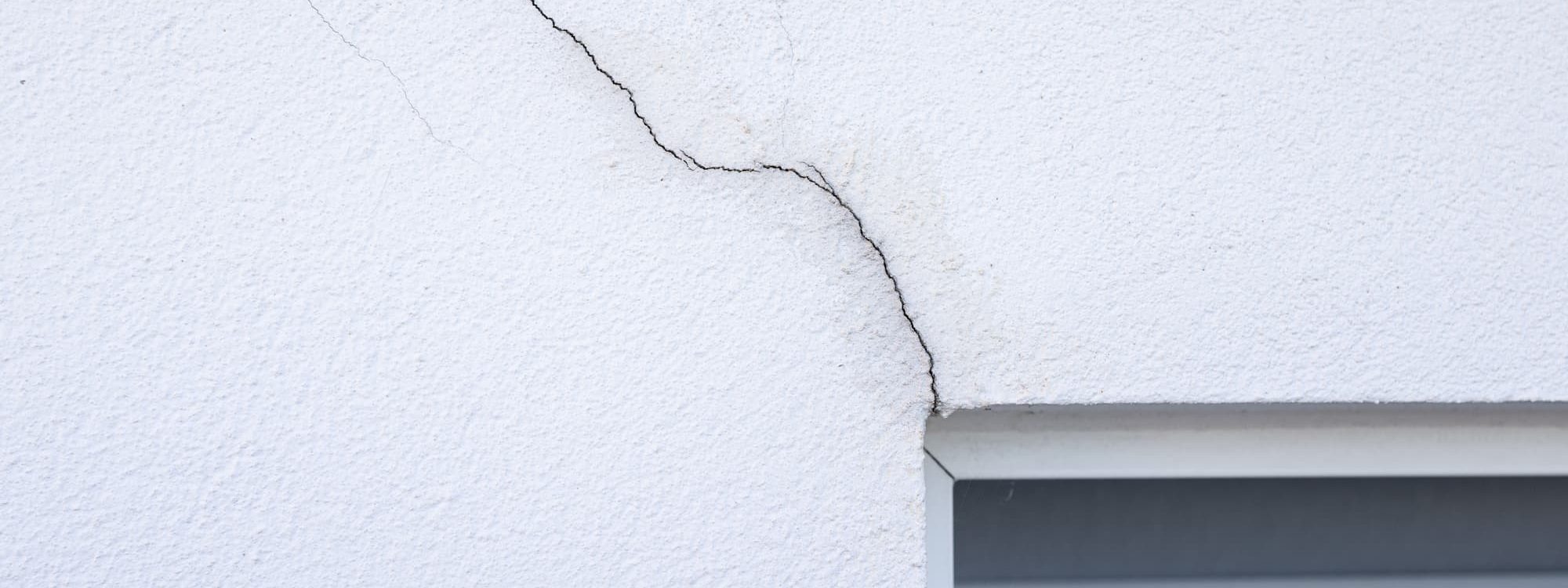 Fa&ccedil;ades fissur&eacute;es : quelles r&eacute;parations avant d&rsquo;envisager un ravalement ? Brumath