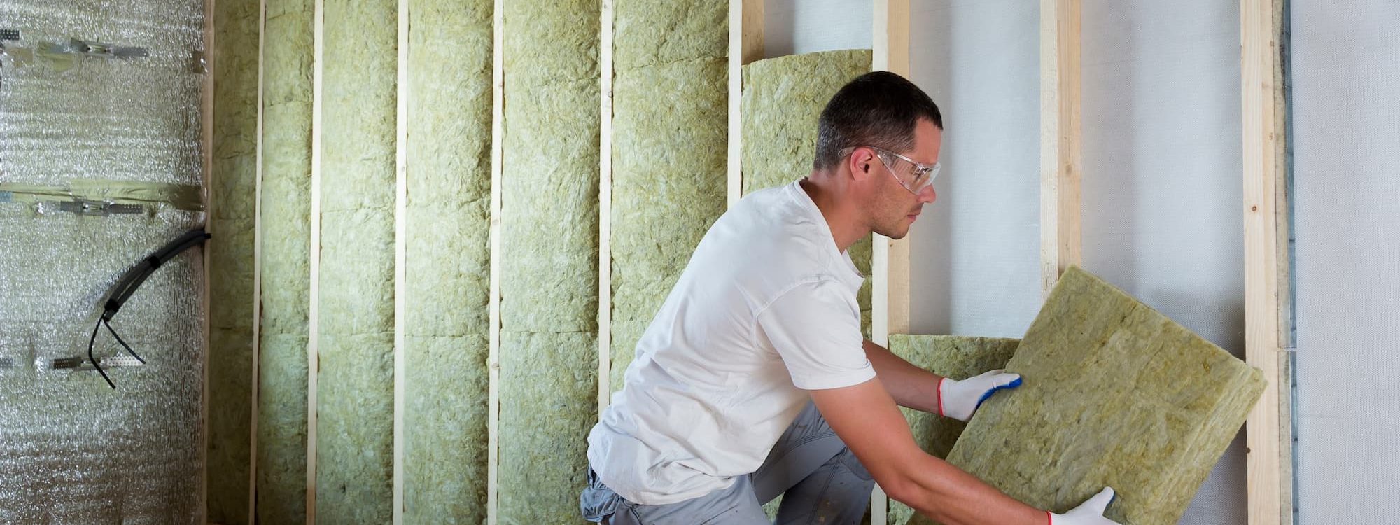 ISOLANT_INTERIEUR 2000X750 | CRÉPI STYLE Quel isolant intérieur privilégier pour réduire les nuisances sonores dans une maison située en zone urbaine ? Lingolsheim